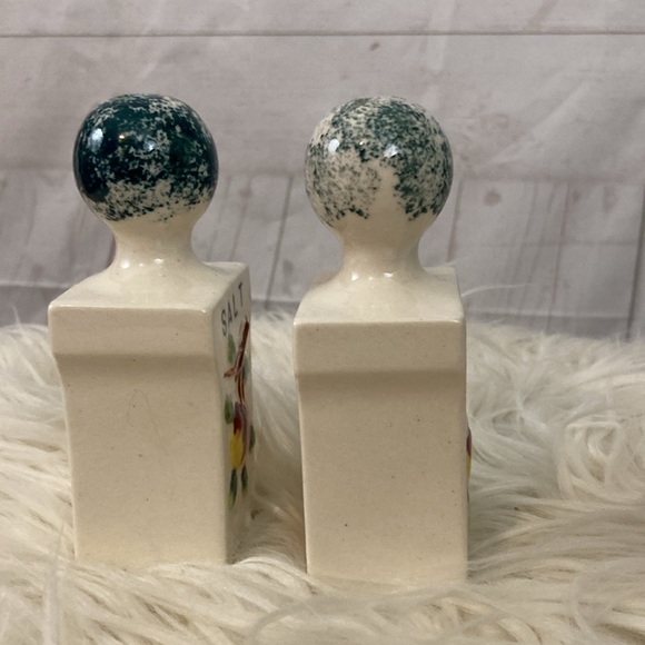 Vintage Japan Salt & Pepper With Fruit Design - Picture 4 of 7